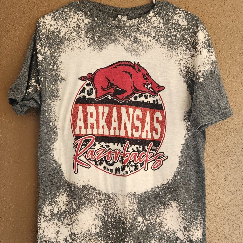 Arkansas Razorbacks Bleached T-Shirt Gildan Size Medium